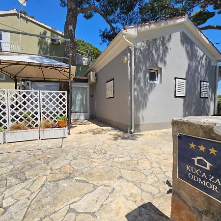 Villa Mala Kuca Ispod Borova Primošten Exterior foto