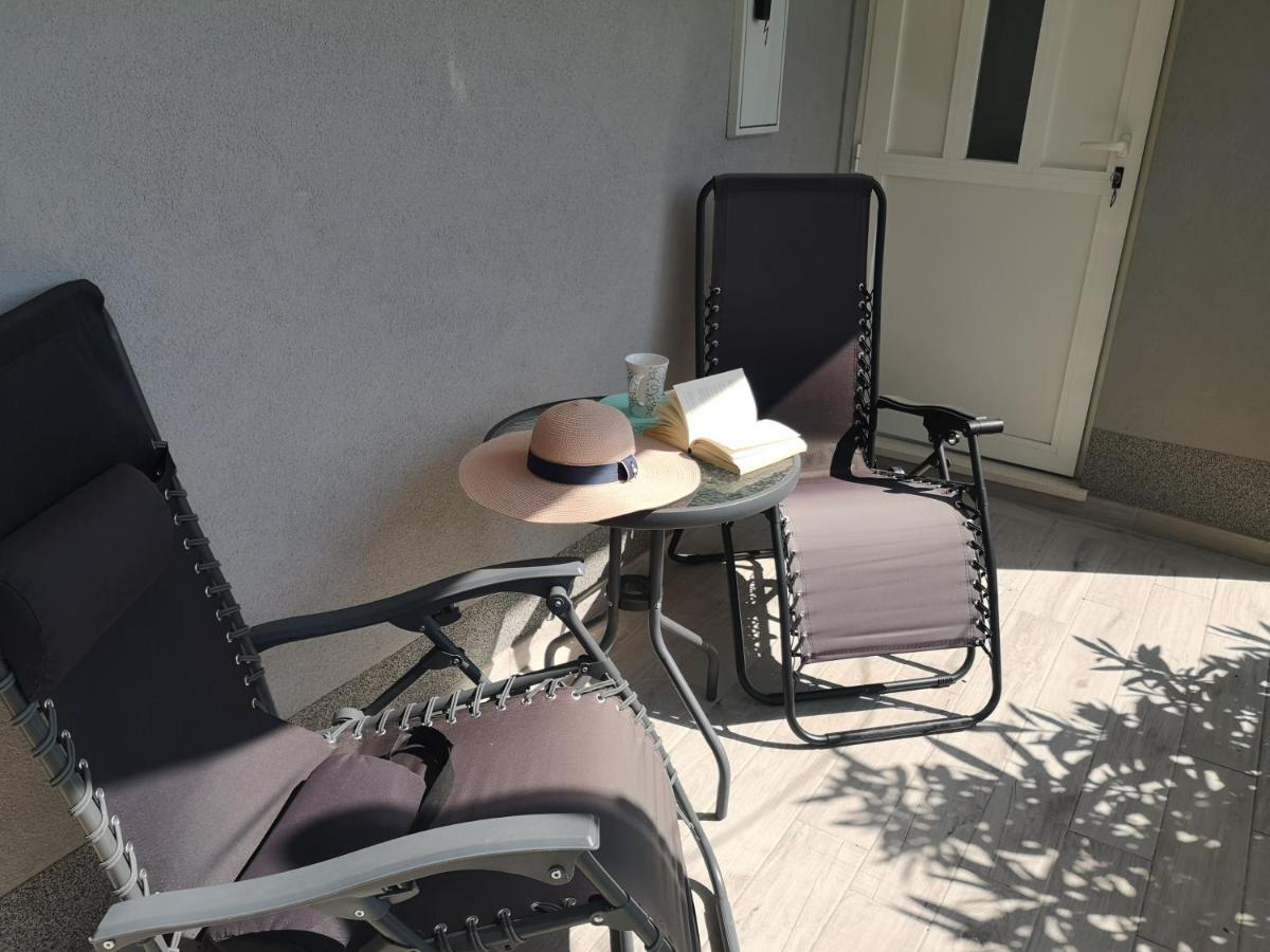 Villa Mala Kuca Ispod Borova Primošten Exterior foto