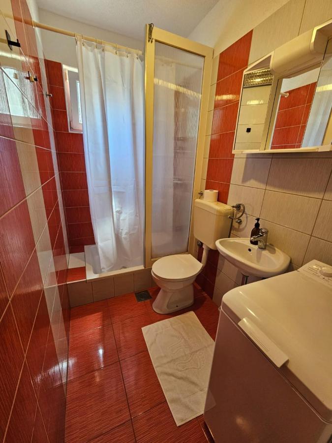 Villa Mala Kuca Ispod Borova Primošten Exterior foto