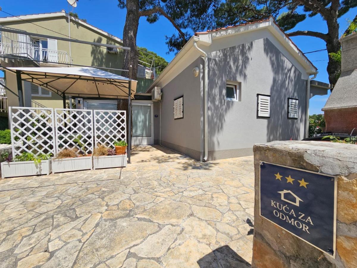 Villa Mala Kuca Ispod Borova Primošten Exterior foto